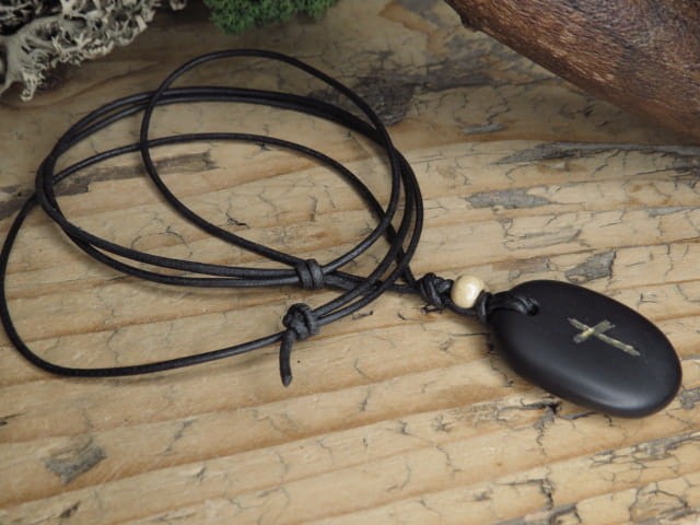 Naudiz - runa na kamieniu * wisior z bazaltu