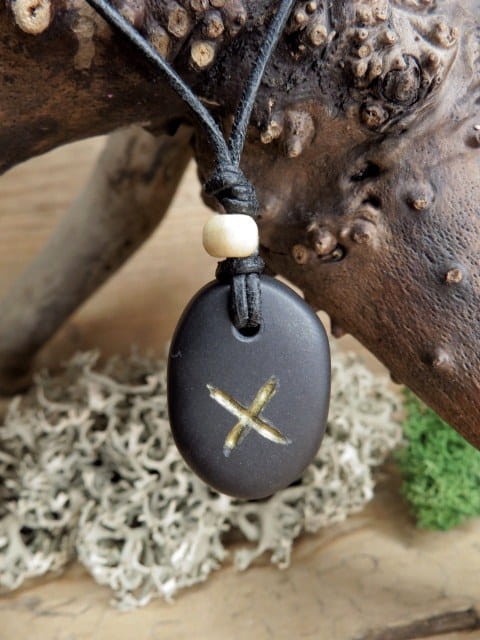 Gebo - runa na kamieniu - wisior z bazaltu