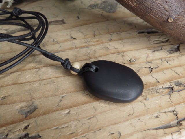 Gebo - runa na kamieniu - wisior z bazaltu