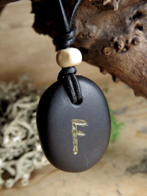 Ansuz - runa na kamieniu * wisior z bazaltu