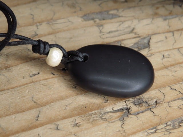 Jeran - runa na kamieniu - wisior z bazaltu