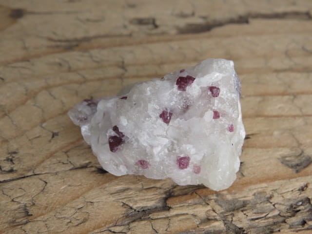 spinel rubinowy Birma - FLUORESCENCJA UV