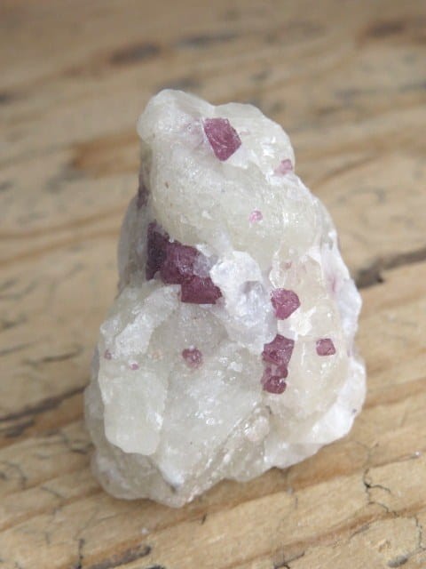 spinel rubinowy Birma - FLUORESCENCJA UV