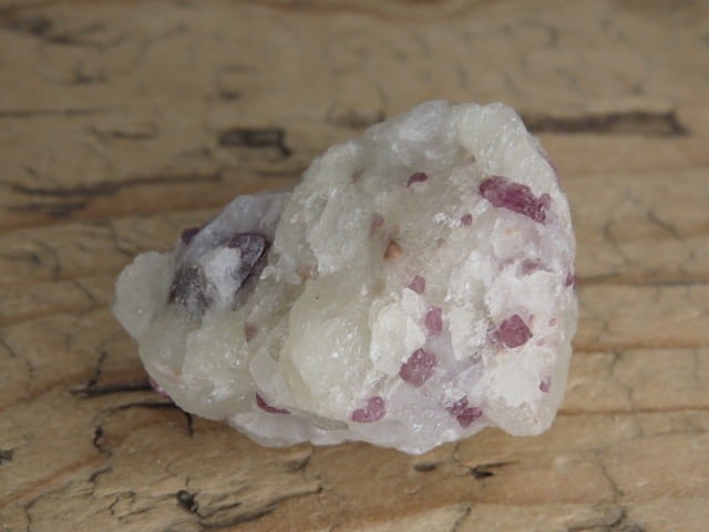 spinel rubinowy Birma - FLUORESCENCJA UV