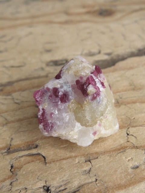 spinel rubinowy Birma - FLUORESCENCJA UV