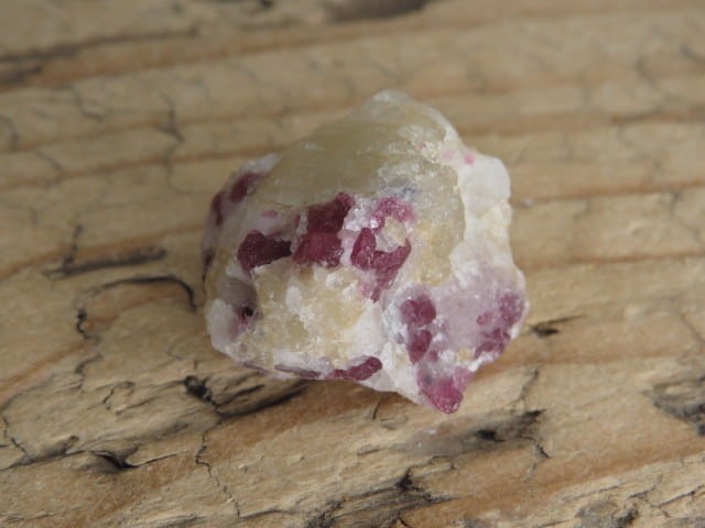 spinel rubinowy Birma - FLUORESCENCJA UV