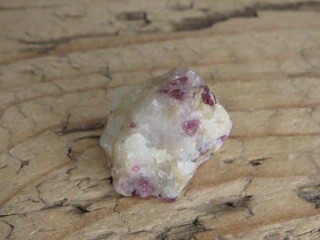 spinel rubinowy Birma - FLUORESCENCJA UV