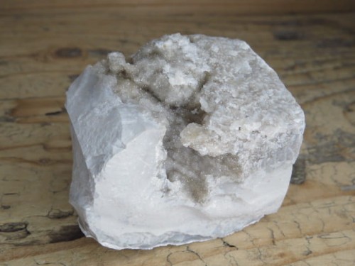 krzemień z geodą i kryształami kwarcu * konkrecja - buła * Polska