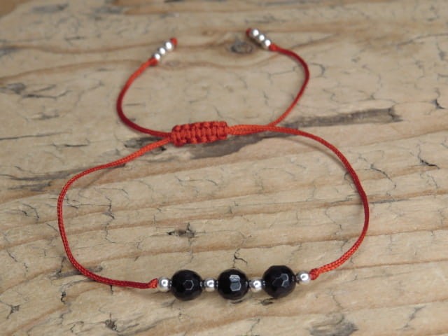 czarny turmalin - bransoletka ochronna na czerwonej nitce