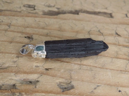 turmalin czarny szerl - wisior