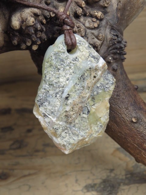 opal * Szklary Polska * talizman rozwoju duchowego na rzemieniu