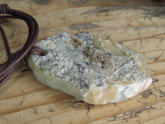 opal * Szklary Polska * talizman rozwoju duchowego na rzemieniu