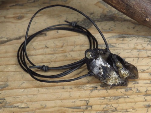 kwarc dymny * ochrona i spokój - amulet na rzemieniu