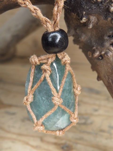 awenturyn - naszyjnik z oplecionym kamieniem