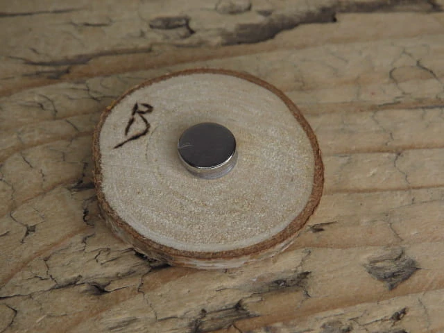 Magnes „Górska przygoda” – ręcznie wypalany na drewnie