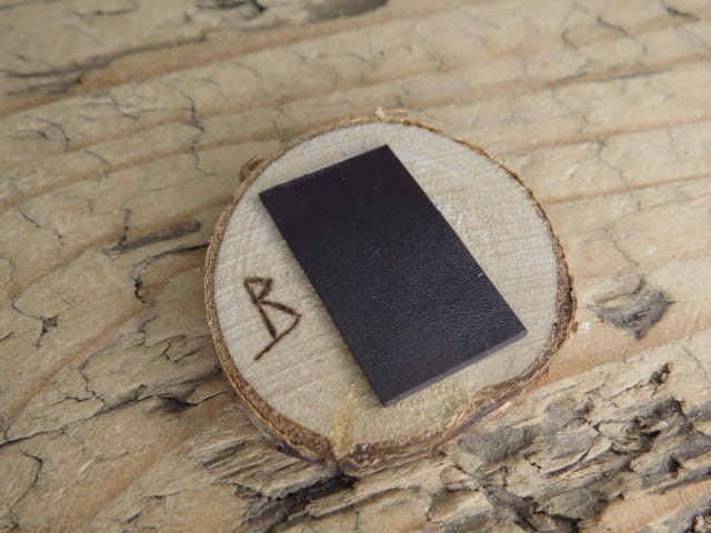 Magnes „Morskie opowieści” – żaglówka wypalona na drewnie