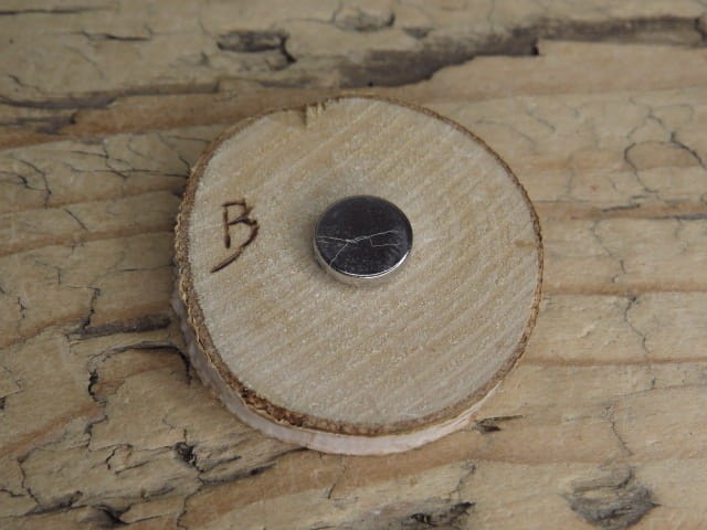 Magnes „Zachód słońca w górach” – ręcznie malowany klimat biwaku