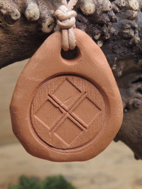 Symbol Bogini Mokosz – wisior z surowej gliny - ceramika - biżuteria słowiańska