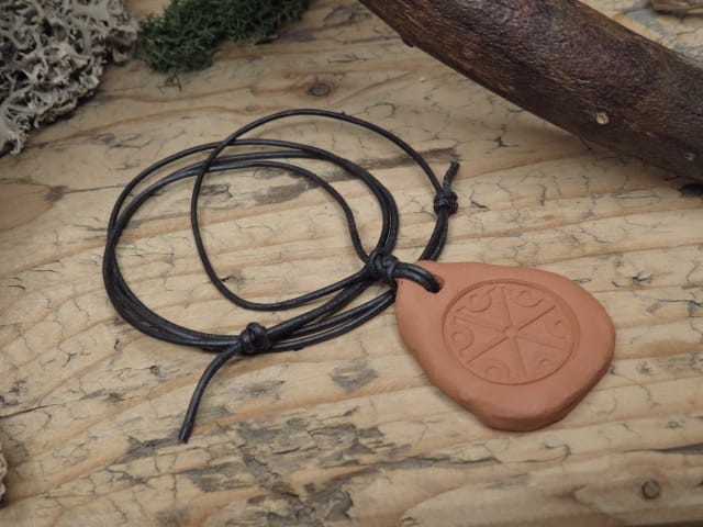 Symbol Peruna – wisior z surowej gliny - ceramika - biżuteria słowiańska