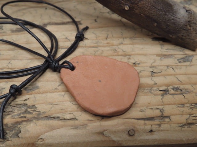 Symbol Peruna – wisior z surowej gliny - ceramika - biżuteria słowiańska