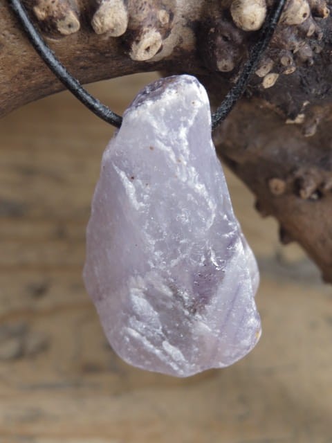 ametyst * amulet na rzemieniu