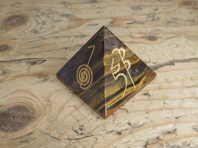 tygrysie oko - piramida Reiki