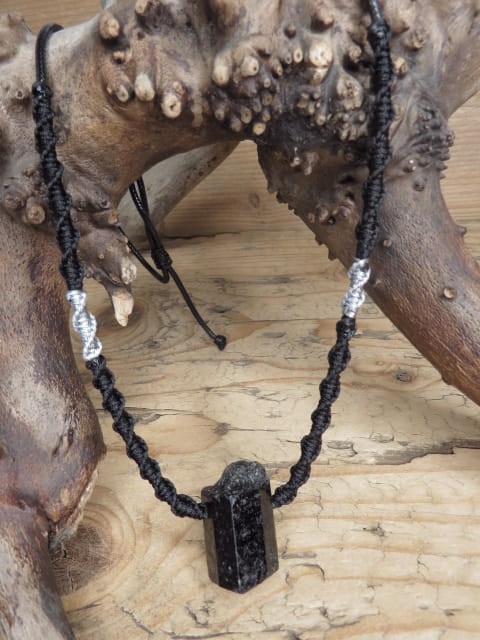 turmalin czarny szerl * amulet ochronny * naszyjnik makrama