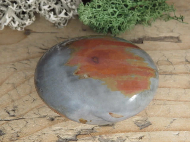 Jaspis polichromia - kamień do masażu. Ręcznie wykonane mydełko do masażu. Kamień polerowany.