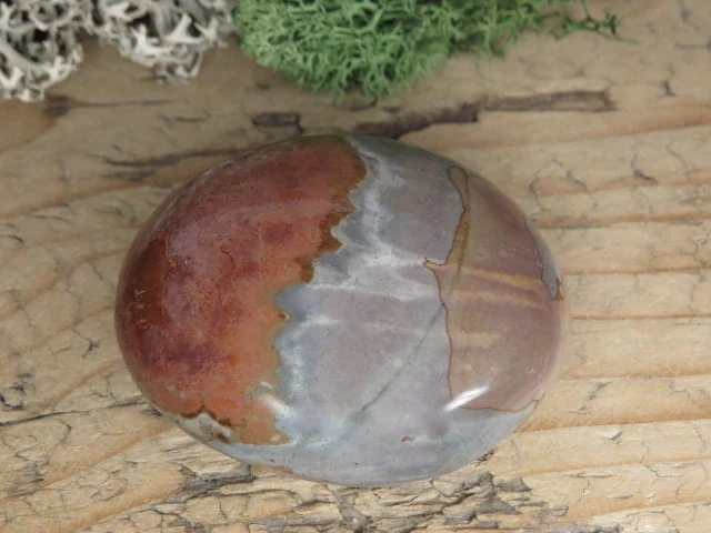 Jaspis polichromia - kamień do masażu. Ręcznie wykonane mydełko do masażu. Kamień polerowany.