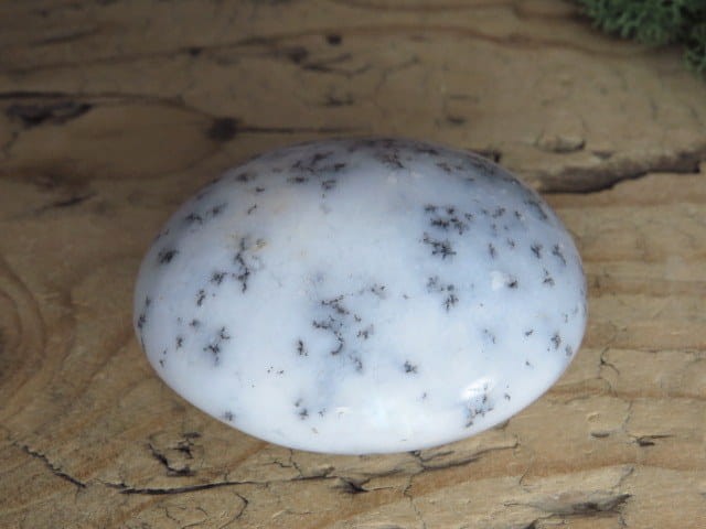Opal mszysty - kamień do masażu. Ręcznie wykonane mydełko do masażu. Kamień polerowany.