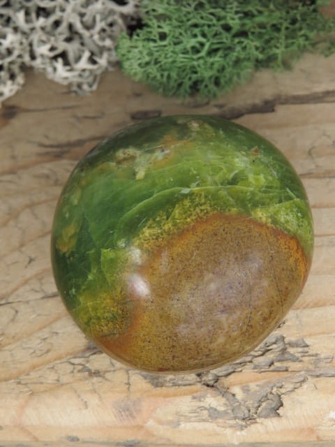 Jadeit - kamień do masażu. Ręcznie wykonane mydełko do masażu. Kamień polerowany.