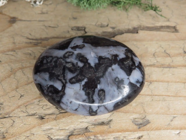 Gabro - kamień do masażu. Ręcznie wykonane mydełko do masażu. Kamień polerowany.