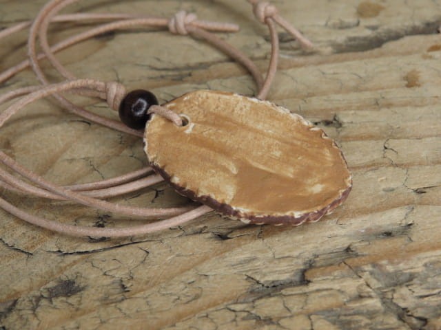 Runa Algiz - wisior z ceramiki - amulet ochronny