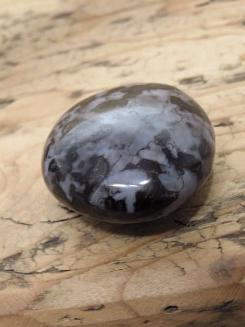 Gabro - kamień do masażu. Ręcznie wykonane mydełko do masażu. Kamień polerowany.