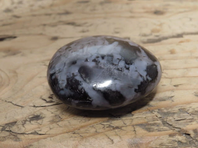 Gabro - kamień do masażu. Ręcznie wykonane mydełko do masażu. Kamień polerowany.