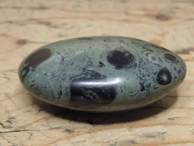 Jaspis kambaba - kamień do masażu. Ręcznie wykonane mydełko do masażu. Kamień polerowany.