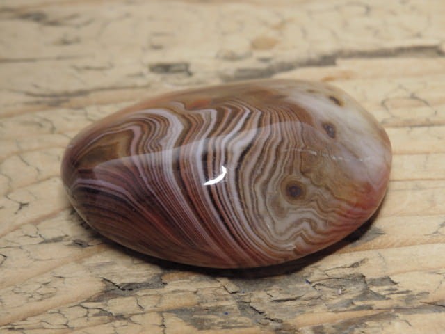 Agat - kamień do masażu. Ręcznie wykonane mydełko do masażu. Kamień polerowany.