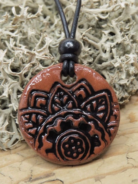 Ceramiczny wisior z motywem mandali