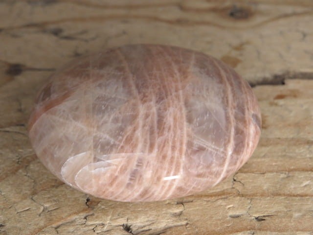 kamień księżycowy - kamień do masażu