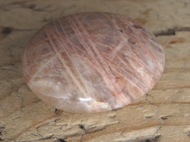 kamień księżycowy - kamień do masażu