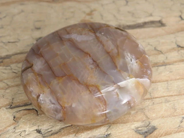 kamień księżycowy - kamień do masażu