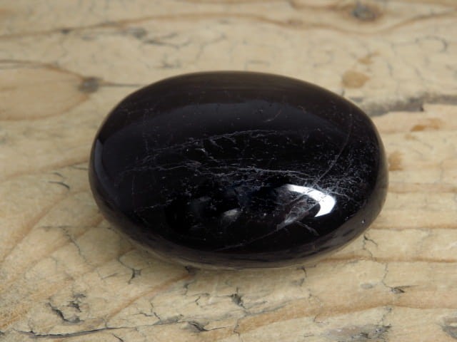 turmalin czarny - kamień do masażu