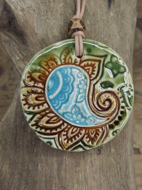 Orientalny wisior ceramiczny – rękodzieło z duszą