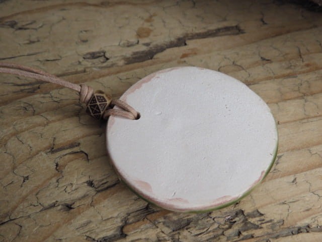 Orientalny wisior ceramiczny – rękodzieło z duszą