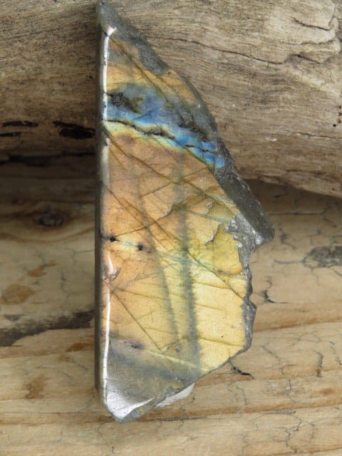 Labradoryt - poler na jednej  płaszczyźnie.