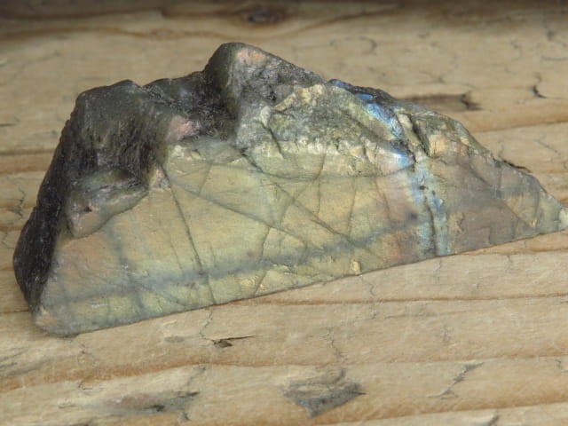 Labradoryt - poler na jednej  płaszczyźnie.