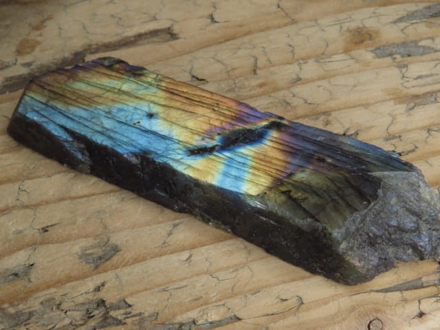 Labradoryt - poler na jednej  płaszczyźnie.