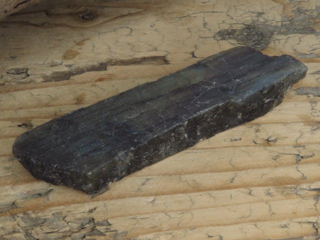 Labradoryt - poler na jednej  płaszczyźnie.