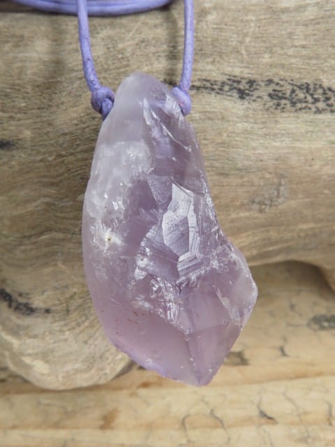Ametyst - kryształ - amulet rozwoju duchowego na rzemieniu