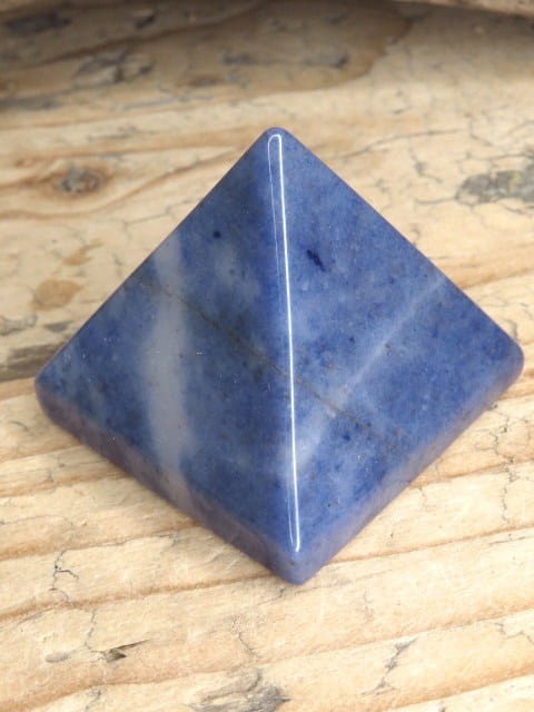 sodalit - piramida z sodalitu